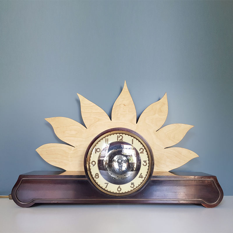 SunHour - Tischleuchte aus Uhrenkasten Recycling + Upcycling = nachhaltige Designer-Möbel + Accessoires aus Leipzig