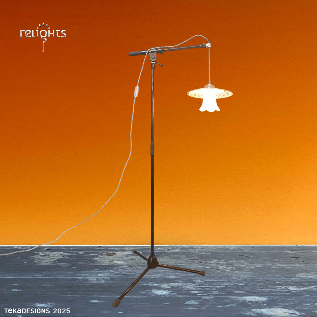 Fisher - Stehlampe aus  ausrangiertem Mikrofonstativ und diversen Fahrradteilen Recycling + Upcycling = nachhaltige Designer-Möbel + Accessoires aus Leipzig