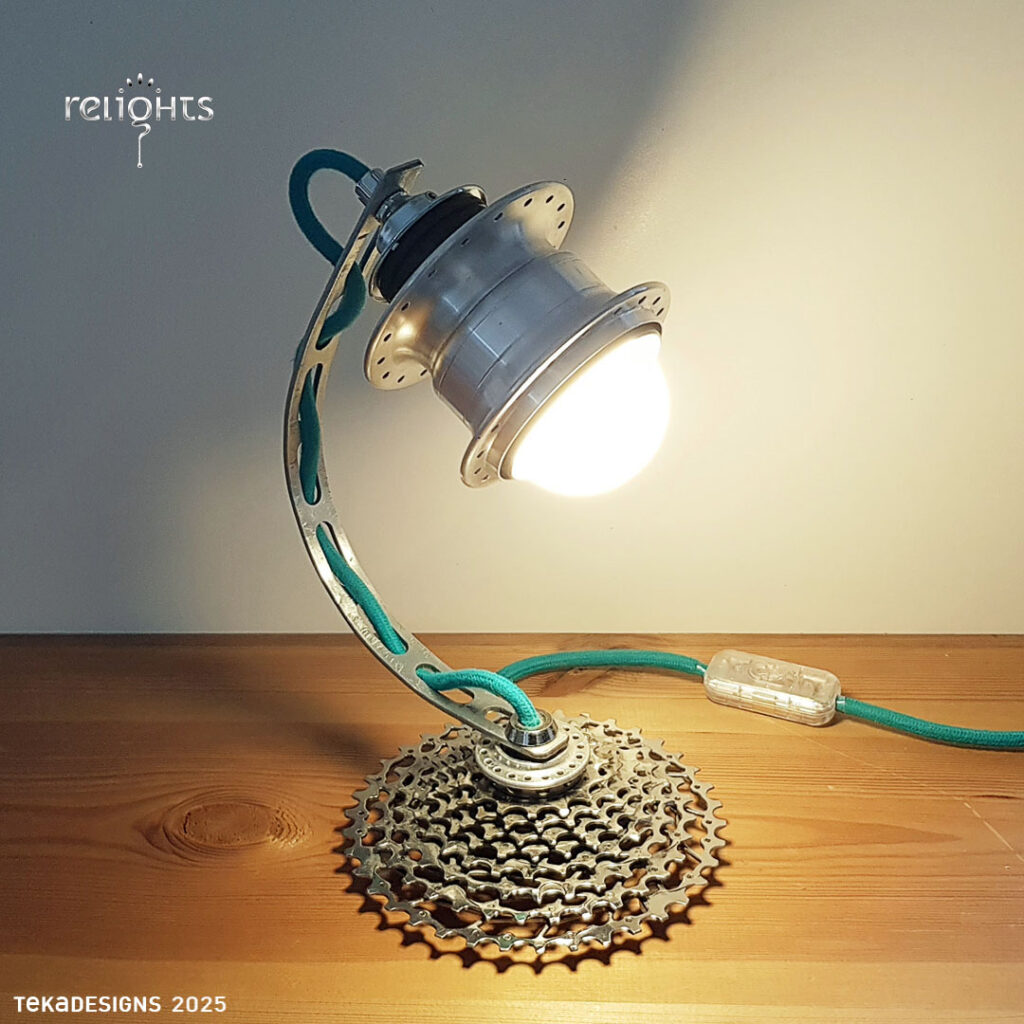 Snake Lite - Tischlampe aus alten Fahrradteilen Recycling + Upcycling = nachhaltige Designer-Möbel + Accessoires aus Leipzig