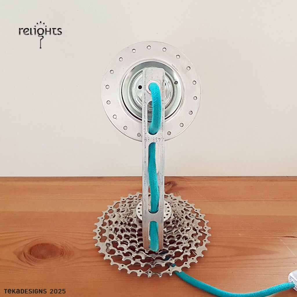 Snake Lite - Tischlampe aus ausrangierten Fahrradteilen Recycling + Upcycling = nachhaltige Designer-Möbel + Accessoires aus Leipzig