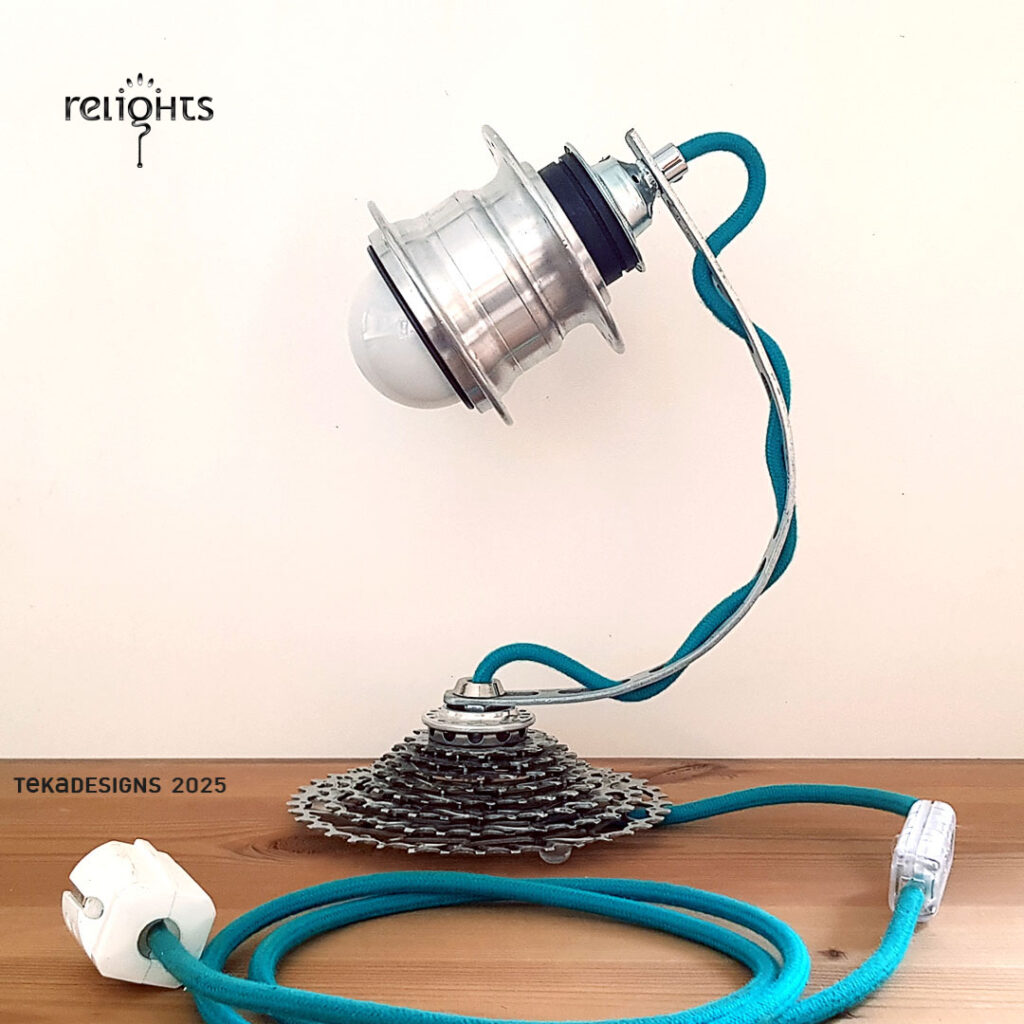 Snake Lite - Tischleuchte aus aten Fahrradteilen Recycling + Upcycling = nachhaltige Designer-Möbel + Accessoires aus Leipzig