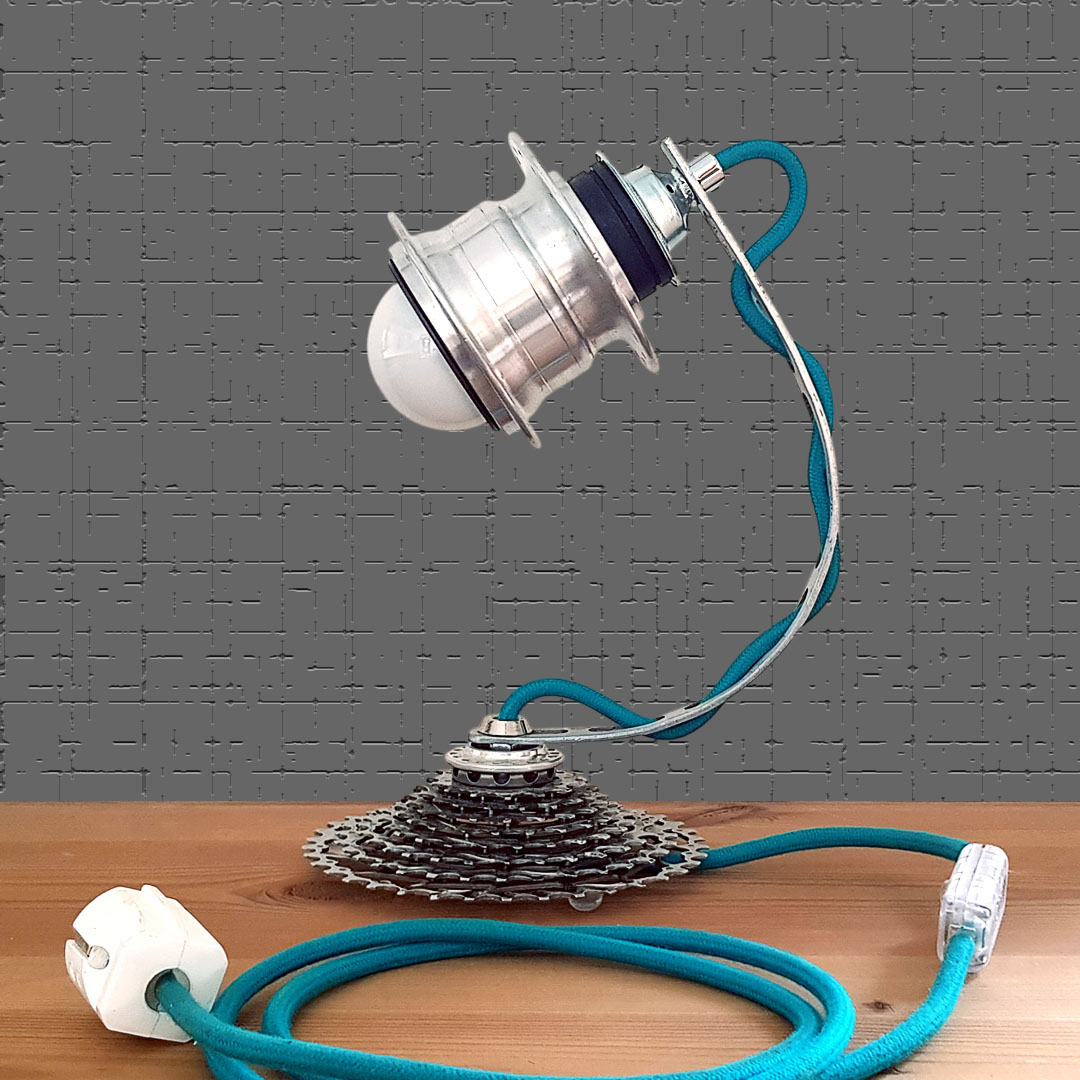 Snake Lite - Tischleuchte aus aten Fahrradteilen Recycling + Upcycling = nachhaltige Designer-Möbel + Accessoires aus Leipzig